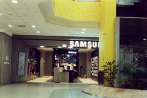 2 South Korean electronics giants close plants due to virus cases