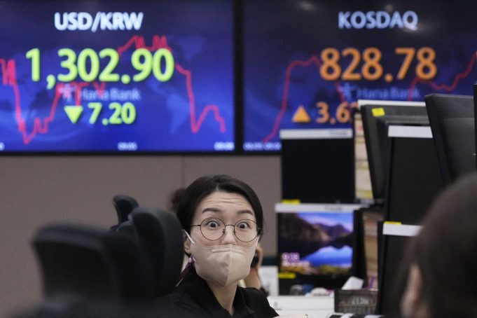 Asian stock markets mixed ahead of latest US jobs reading