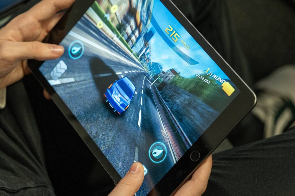 Developer Trains AI to Play Racing Game by Watching Screen and Learning