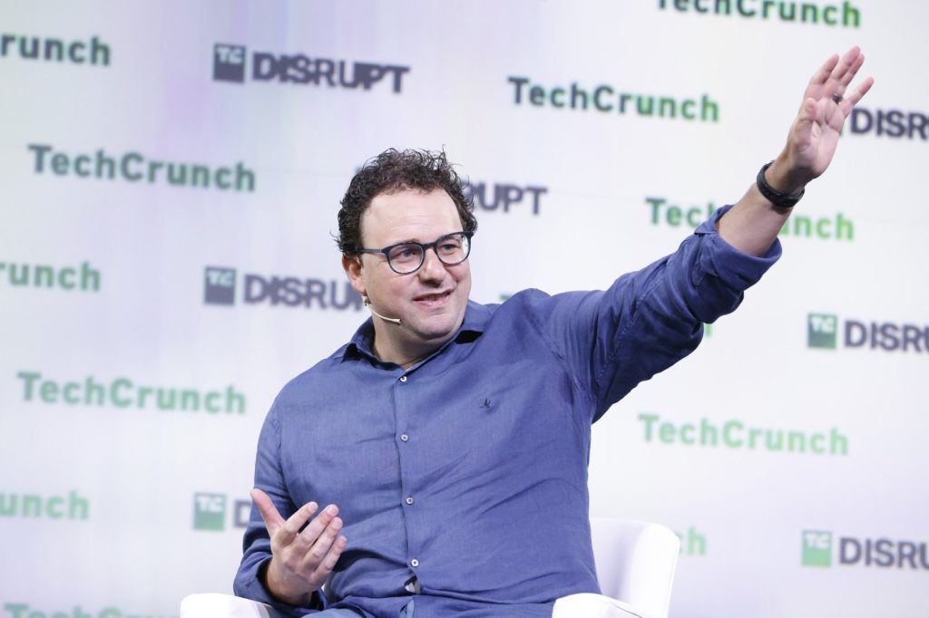 Anthropics Claude Tag AI Joins Slack Chats to Track Team Work