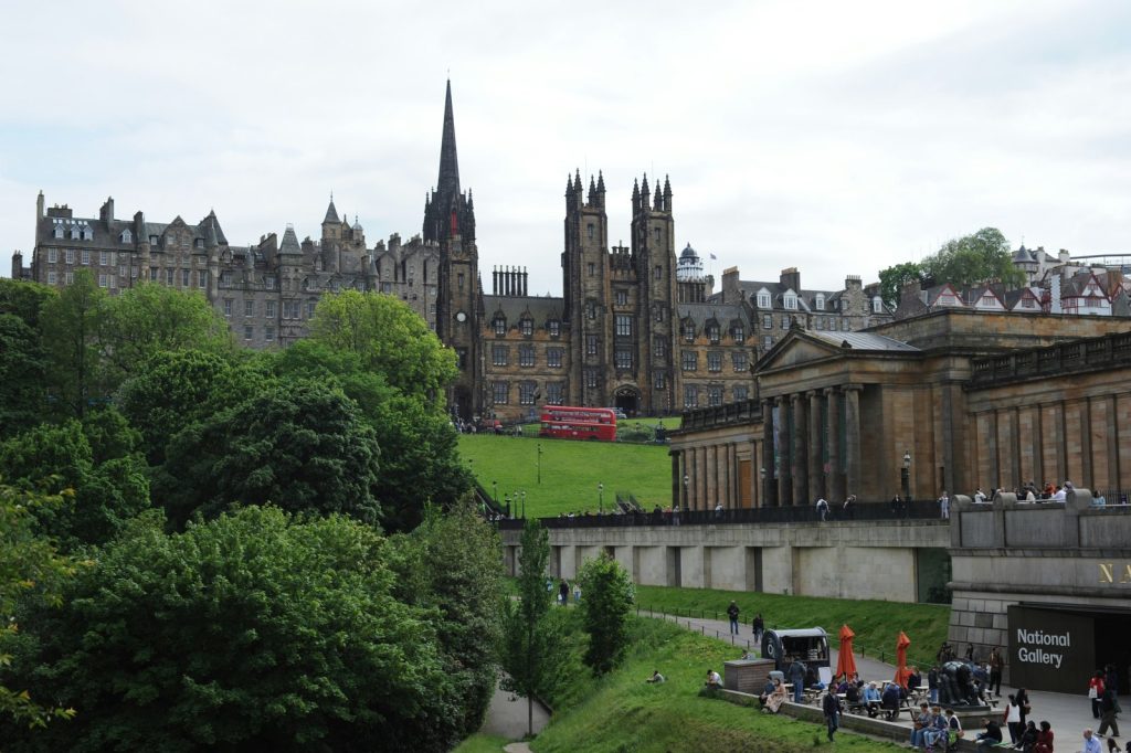 Edinburgh scientist argues consciousness evolved for future simulation, not AI