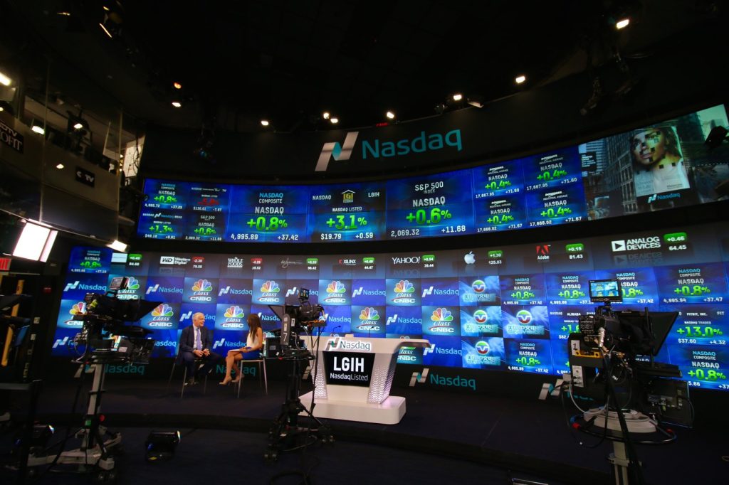History of Tech Bubbles: Dot-Com Lessons for AI Boom