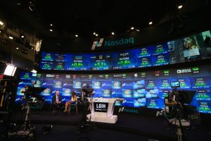 History of Tech Bubbles: Dot-Com Lessons for AI Boom