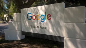 Google AI Mode tracks flights, books hotels in new update