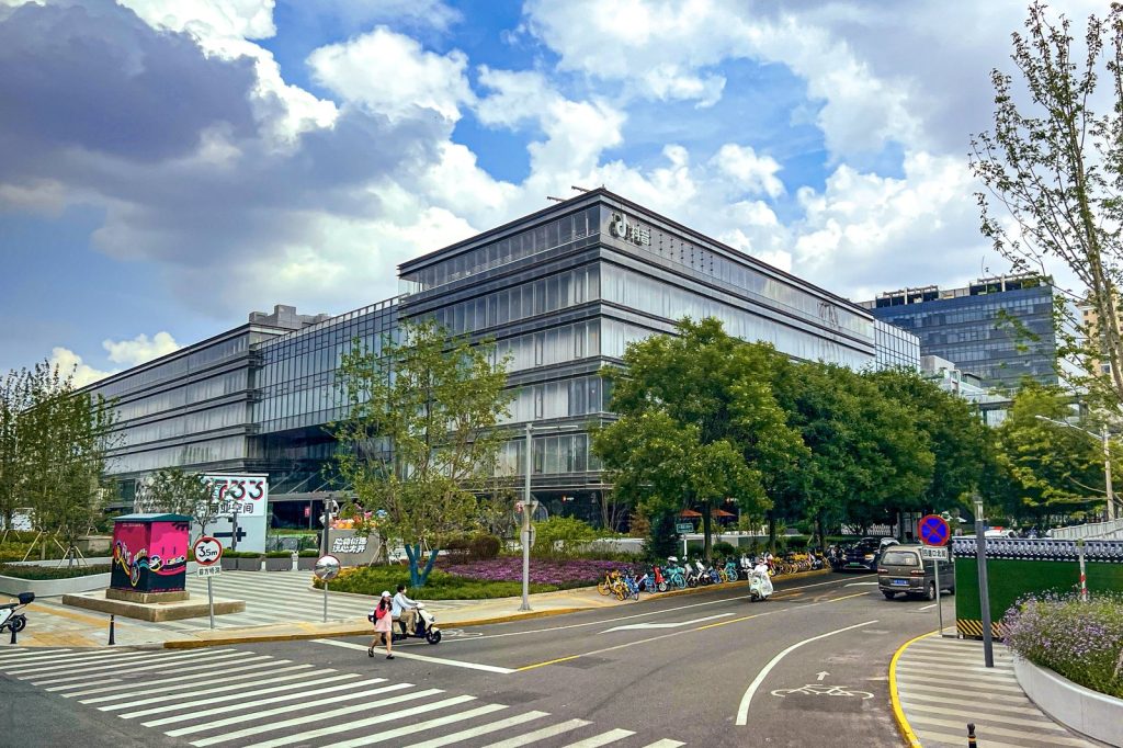 ByteDance-ZTE Nubia NaviX Ultra Clears China Hurdles for Agentic AI